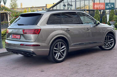 Позашляховик / Кросовер Audi Q7 2017 в 
