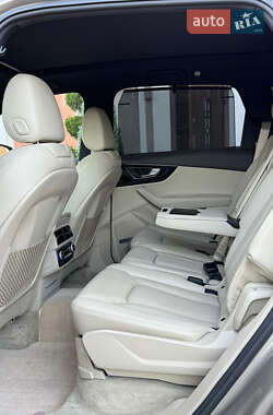 Позашляховик / Кросовер Audi Q7 2017 в 