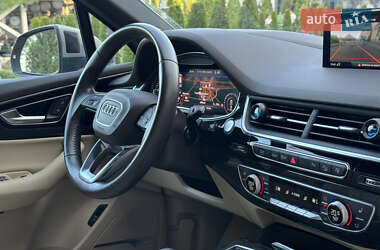 Позашляховик / Кросовер Audi Q7 2017 в 