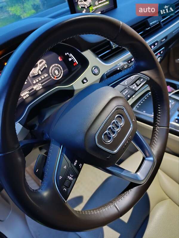 Внедорожник / Кроссовер Audi Q7 2017 в Хырове