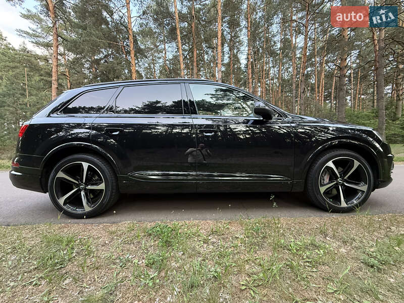 Внедорожник / Кроссовер Audi Q7 2019 в Киеве