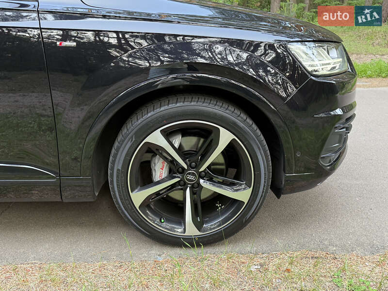 Внедорожник / Кроссовер Audi Q7 2019 в Киеве