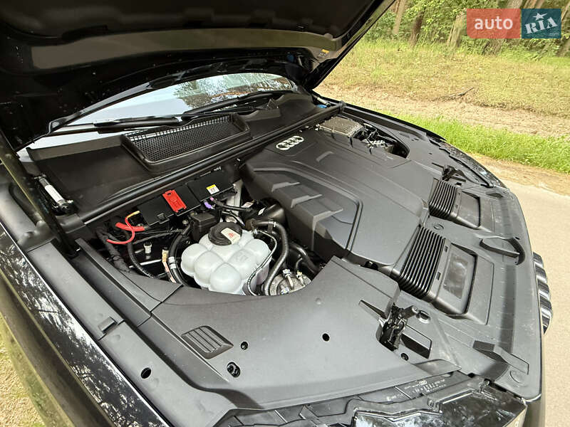 Внедорожник / Кроссовер Audi Q7 2019 в Киеве