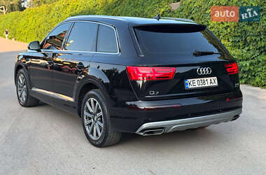 Внедорожник / Кроссовер Audi Q7 2015 в 