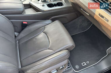 Внедорожник / Кроссовер Audi Q7 2015 в 