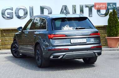 Позашляховик / Кросовер Audi Q7 2020 в 