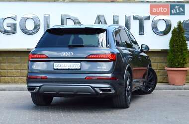 Позашляховик / Кросовер Audi Q7 2020 в 
