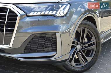 Позашляховик / Кросовер Audi Q7 2020 в 
