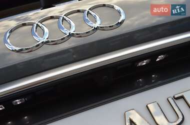 Позашляховик / Кросовер Audi Q7 2020 в 