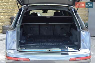 Позашляховик / Кросовер Audi Q7 2020 в 
