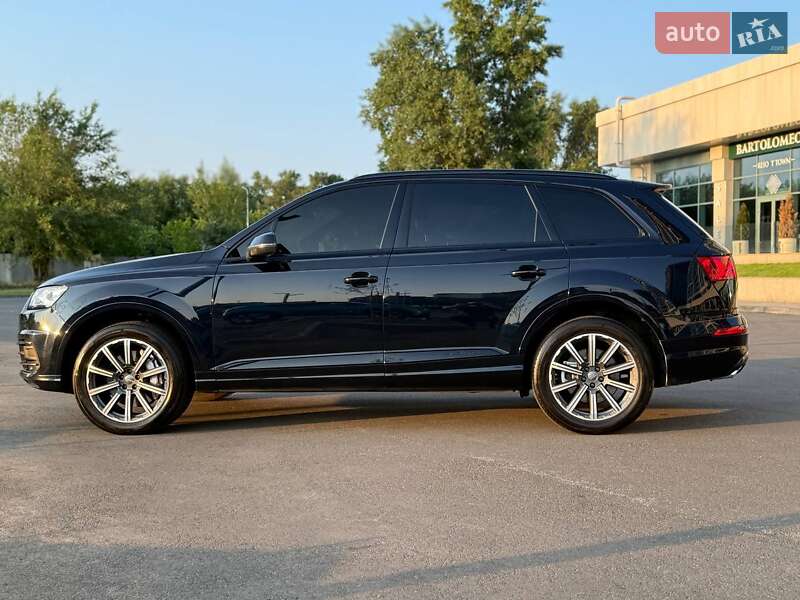 Позашляховик / Кросовер Audi Q7 2017 в Дніпрі
