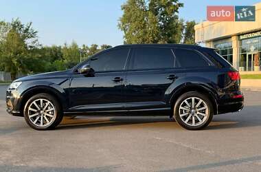 Внедорожник / Кроссовер Audi Q7 2017 в 