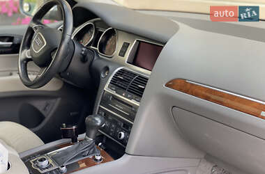 Внедорожник / Кроссовер Audi Q7 2012 в 