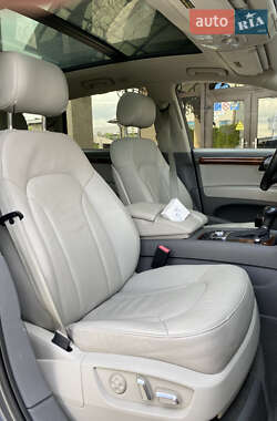 Внедорожник / Кроссовер Audi Q7 2012 в 