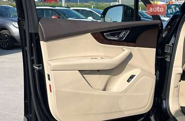 Внедорожник / Кроссовер Audi Q7 2016 в 