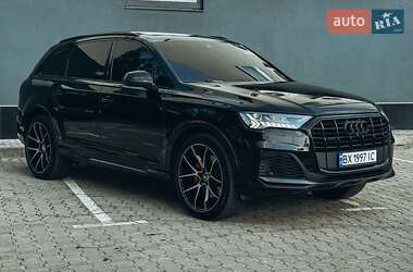 Внедорожник / Кроссовер Audi Q7 2020 в 