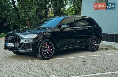 Внедорожник / Кроссовер Audi Q7 2020 в 
