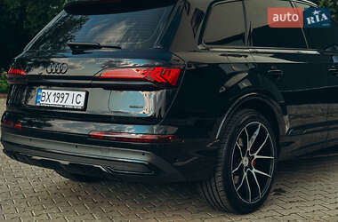Внедорожник / Кроссовер Audi Q7 2020 в 