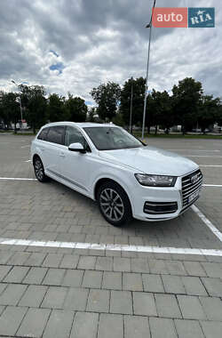Внедорожник / Кроссовер Audi Q7 2018 в 