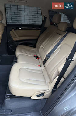 Позашляховик / Кросовер Audi Q7 2010 в 