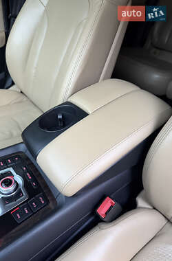 Позашляховик / Кросовер Audi Q7 2010 в 