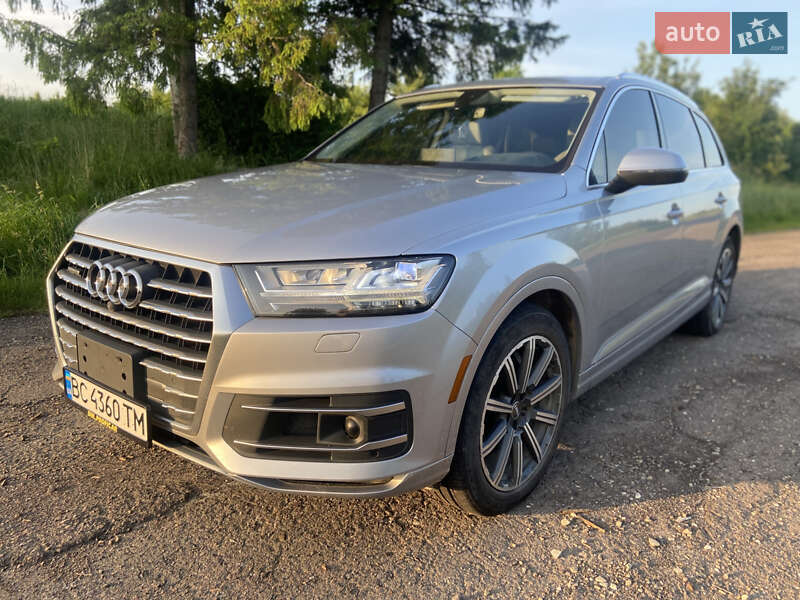 Внедорожник / Кроссовер Audi Q7 2016 в 
