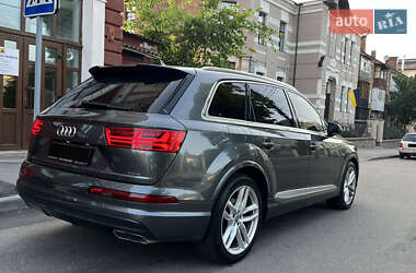 Внедорожник / Кроссовер Audi Q7 2016 в 