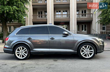 Внедорожник / Кроссовер Audi Q7 2016 в 