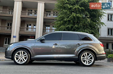 Внедорожник / Кроссовер Audi Q7 2016 в 