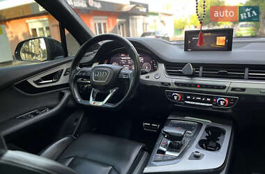 Внедорожник / Кроссовер Audi Q7 2016 в 