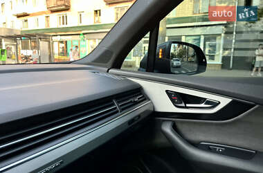 Внедорожник / Кроссовер Audi Q7 2016 в 
