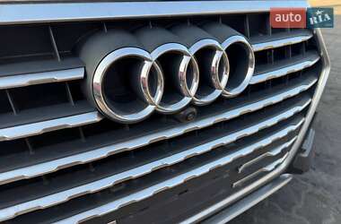 Позашляховик / Кросовер Audi Q7 2018 в 