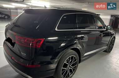 Внедорожник / Кроссовер Audi Q7 2017 в 