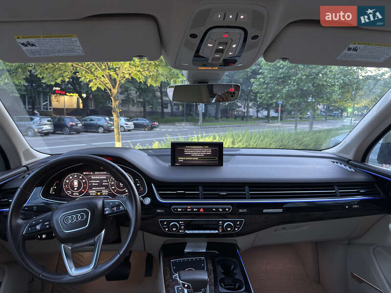 Позашляховик / Кросовер Audi Q7 2017 в Рівному
