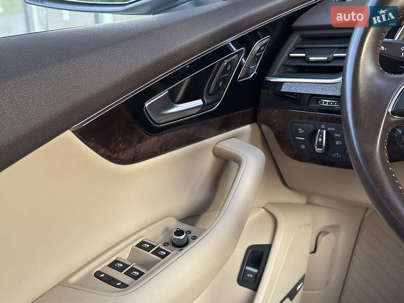 Позашляховик / Кросовер Audi Q7 2017 в Рівному