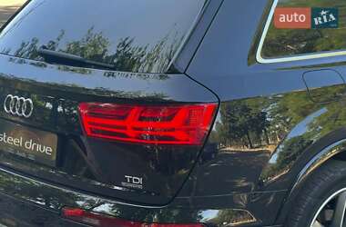 Внедорожник / Кроссовер Audi Q7 2016 в 