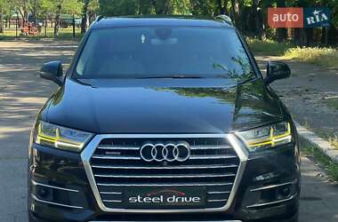 Внедорожник / Кроссовер Audi Q7 2016 в 
