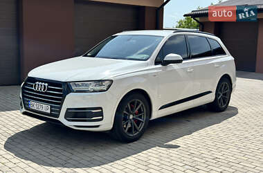 Позашляховик / Кросовер Audi Q7 2015 в 