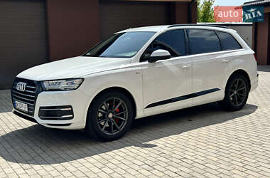 Позашляховик / Кросовер Audi Q7 2015 в 