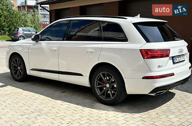 Позашляховик / Кросовер Audi Q7 2015 в 