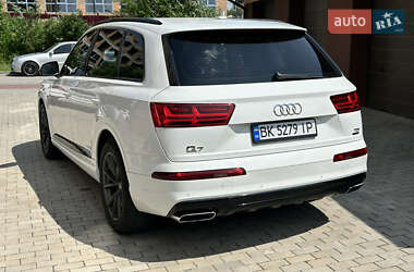 Позашляховик / Кросовер Audi Q7 2015 в 