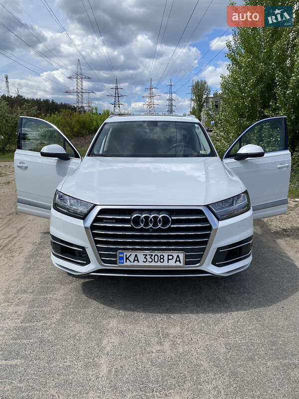 Позашляховик / Кросовер Audi Q7 2017 в Києві
