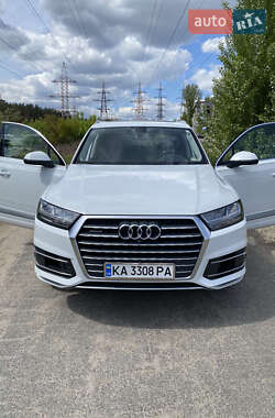 Внедорожник / Кроссовер Audi Q7 2017 в 
