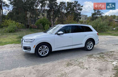 Внедорожник / Кроссовер Audi Q7 2017 в 