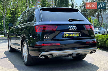 Внедорожник / Кроссовер Audi Q7 2016 в 