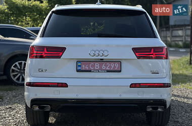 Внедорожник / Кроссовер Audi Q7 2017 в 
