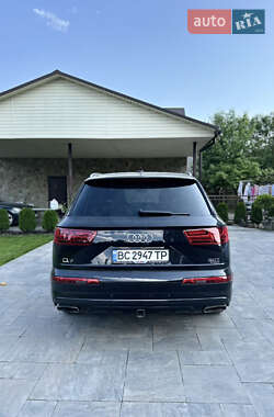 Позашляховик / Кросовер Audi Q7 2018 в 