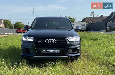 Внедорожник / Кроссовер Audi Q7 2017 в 