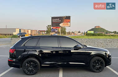 Внедорожник / Кроссовер Audi Q7 2015 в 