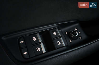 Внедорожник / Кроссовер Audi Q7 2015 в 